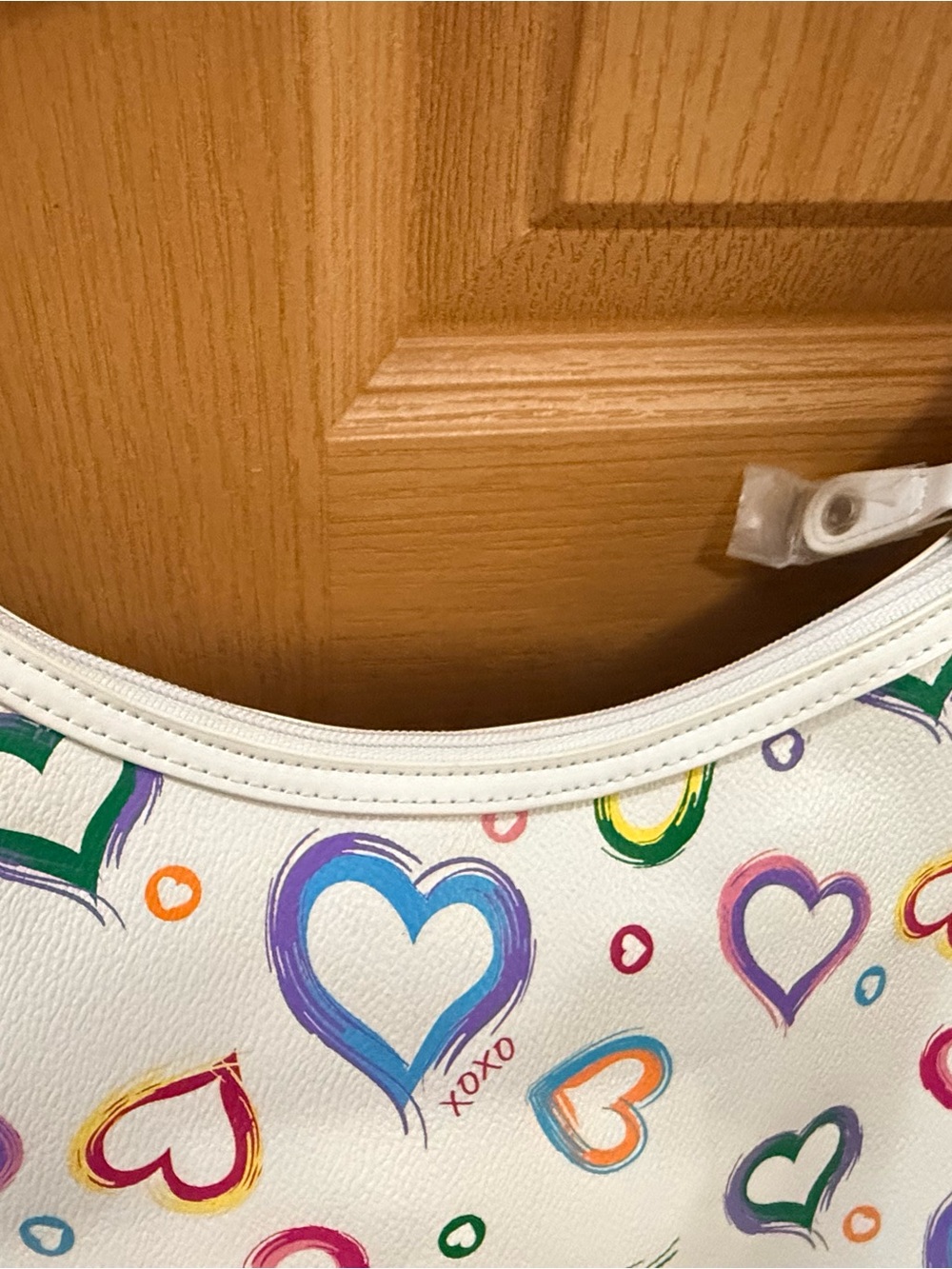 XOXO White Shoulder Bag with Colorful Heart Print - Picture 8 of 9